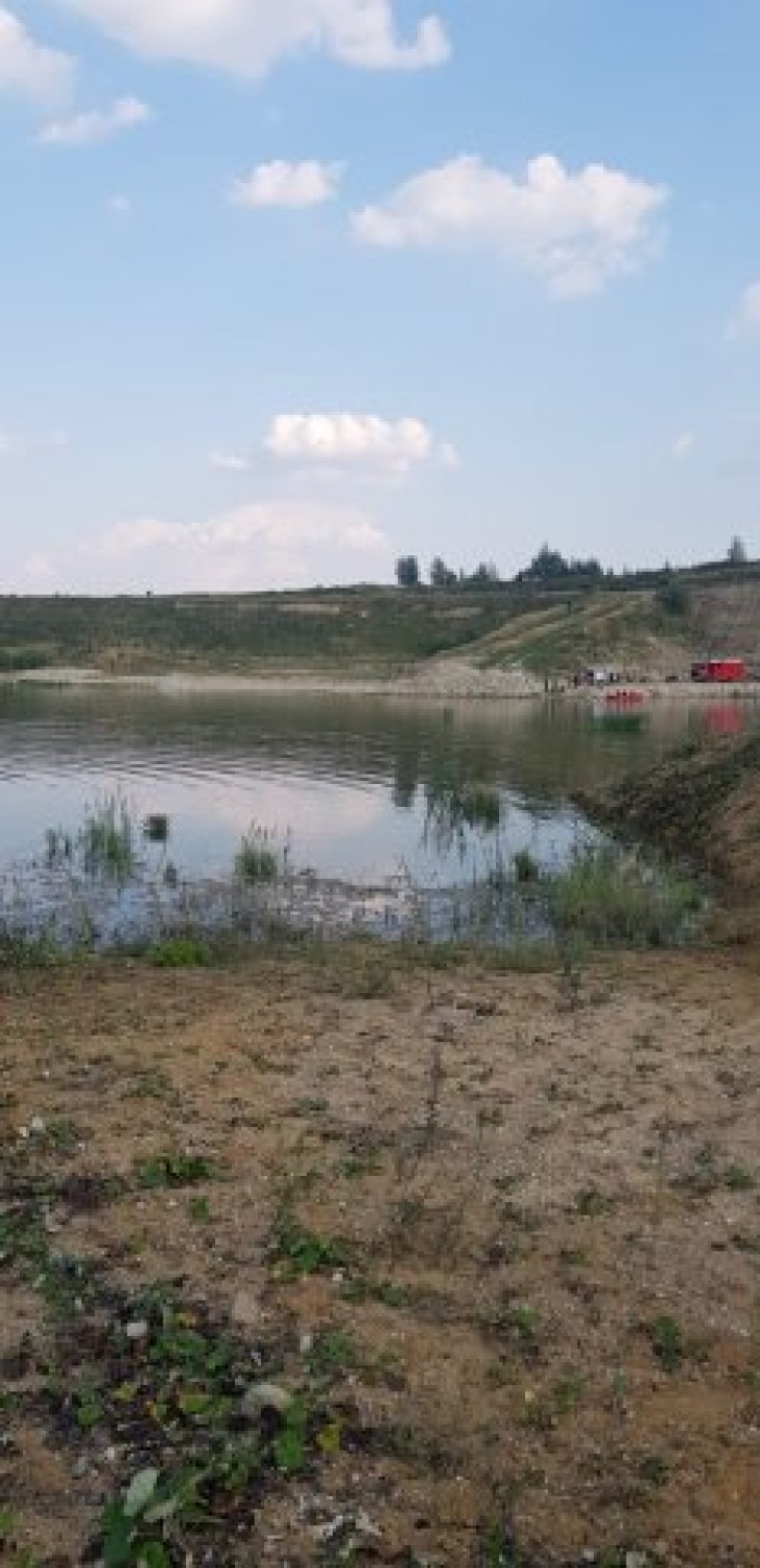 Tragedia w gminie Woźniki. Nie żyje nastolatek. Utonął w zbiorniku wodnym w Kamienicy Śląskiej