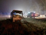 Tragiczny wypadek w Pędzewie na DK 80. Nie żyje kierowca osobowego forda [ZDJĘCIA]