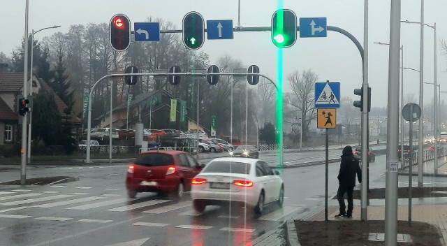 Światła działają. Ruch na wszystkich pasach został puszczony w  środę, 18 stycznia