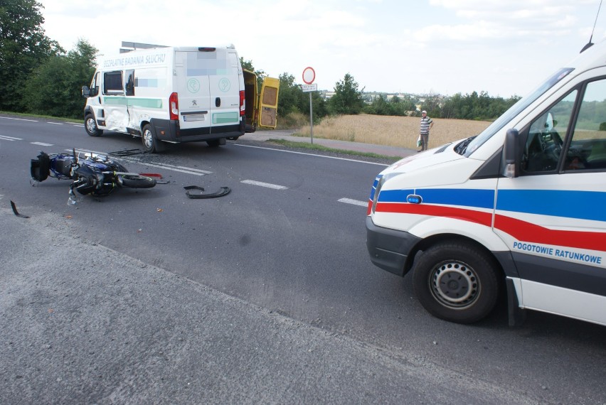Wypadek z udziałem motocyklisty na ulicy Poznańskiej w...
