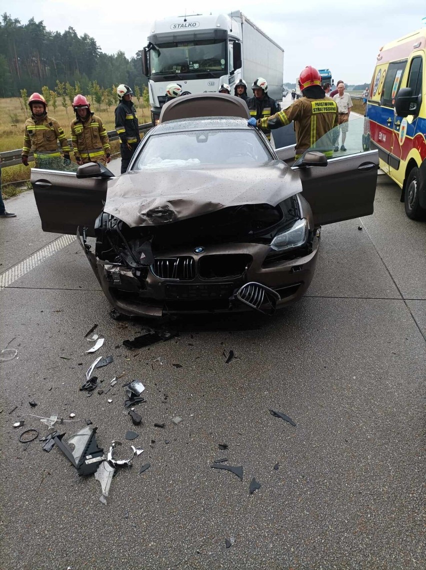 Zderzenie BMW i Alfy Romeo na S 8. Jedna osoba w szpitalu