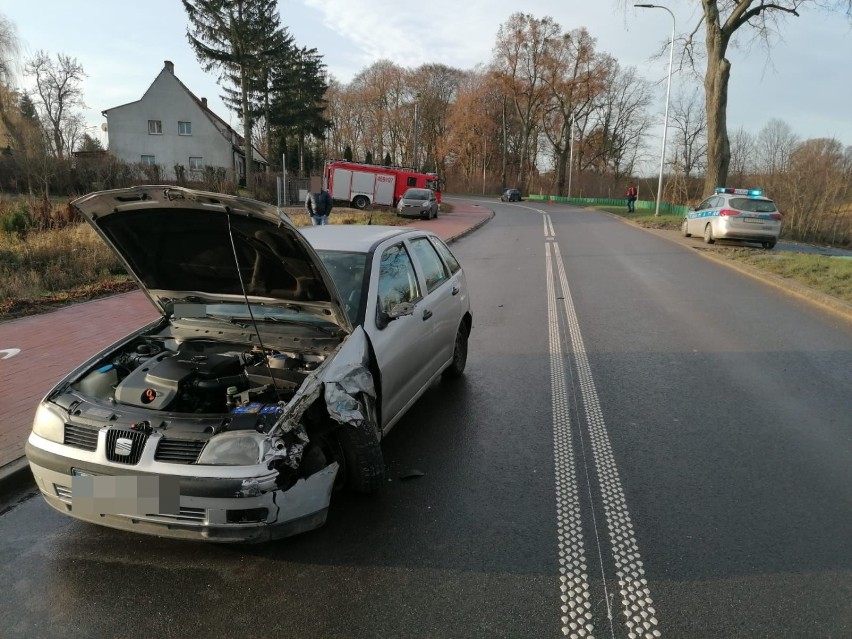 Niebezpieczny poniedziałek na drogach. Cztery kolizje, dwa wypadki - policjanci apelują o ostrożność [ZDJĘCIA]