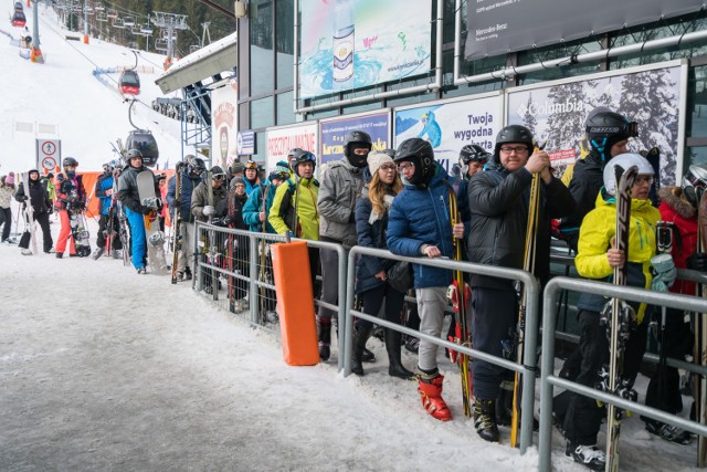 - Największymi wygranymi sezonu są stacje narciarskie - mówi Daniel Lisak z Krynickiej Organizacji  Turystycznej. Szacuje, że na stokach narciarskich jeździło o 40 procent więcej osób niż przed rokiem
