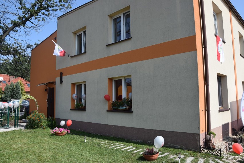 Tak wyglądają Rodzinne Domy Dziecka w Łódzkiem. Zdjęcia z oddanego do użytku budynku w Czastarach[FOTO]