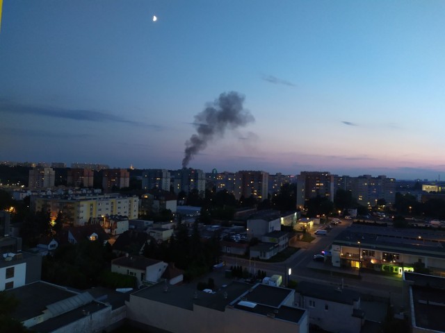 W sobotni wieczór bydgoszczanie mogli zauważyć kłęby dymu. To był pożar pustostanu na Toruńskiej