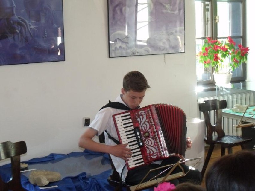 Koncert uczniów szkoły muzycznej w Opocznie. Uczniowie dali popis w muzeum