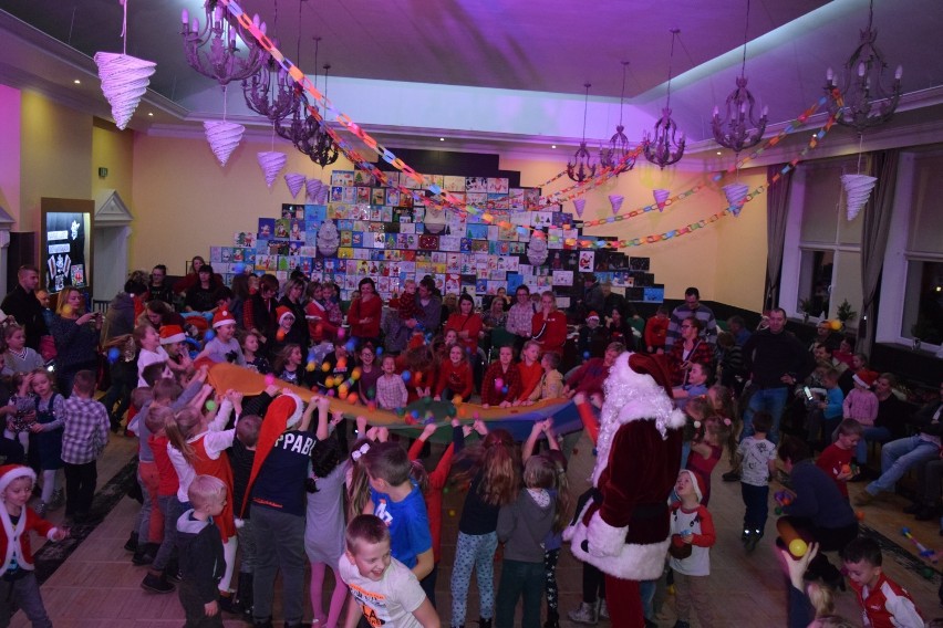 Konkursy, zabawy i piernikowe szaleństwo ze Świętym Mikołajem w Chmielnie - ZDJĘCIA