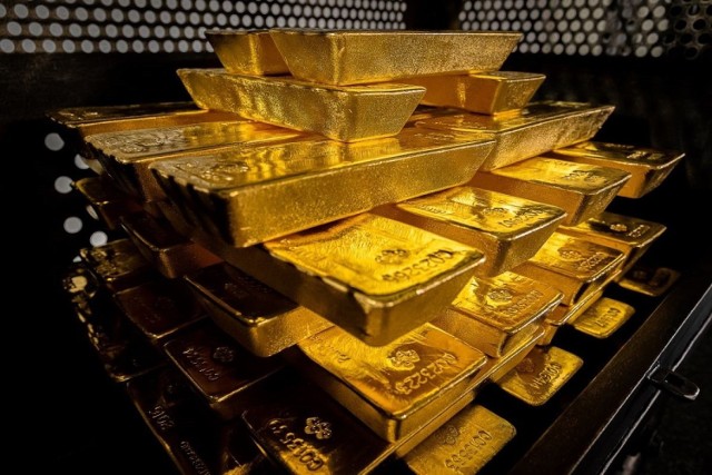 Osiem transportów, a w każdym tysiąc 12-kilogramowych sztab złota, każda warta około 2,5 miliona złotych. Przejdź dalej i zobacz więcej zdjęć --->