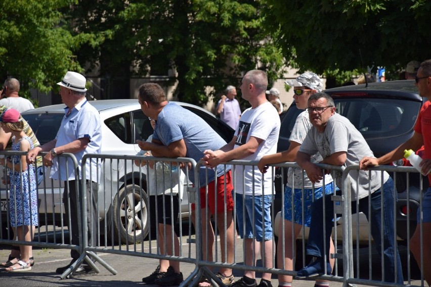 Wielka parada motocyklowa w Kole. Ryk silników opanował ulice miasta. Setki jednośladów i nie tylko w jednym miejscu. [ZDJĘCIA]