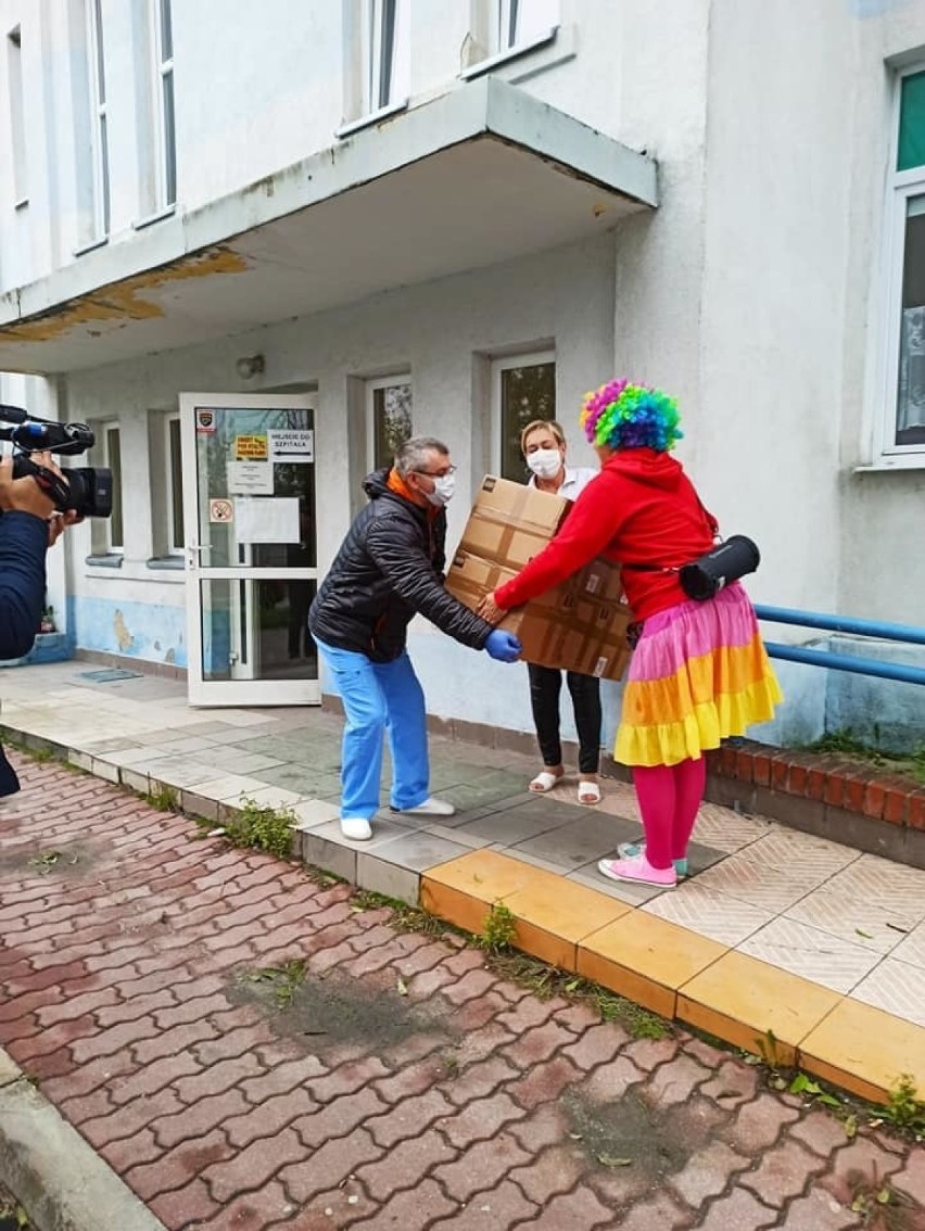 Fundacja "Dr Clown" odwiedziła małych pacjentów szpitala w...