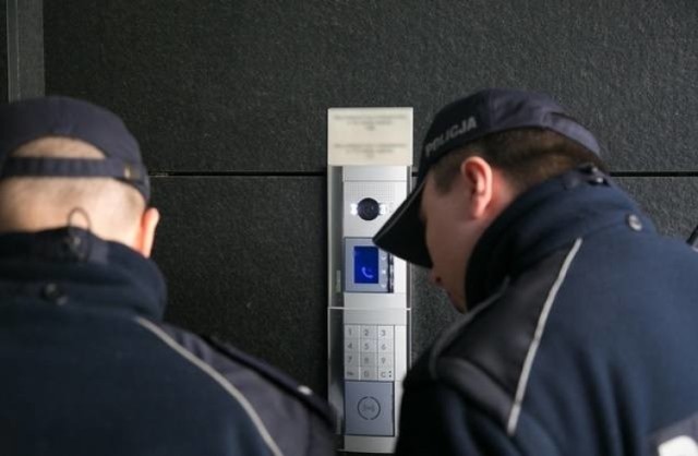 Policjanci kontrolują osoby na kwarantannie w całej Małopolsce