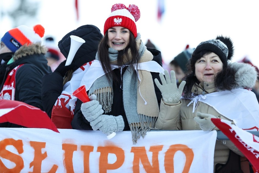 Skoki narciarskie PŚ Zakopane 2022. Kibice wrócili na trybuny Wielkiej Krokwi [ZDJĘCIA]