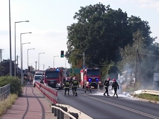 Pożar samochodu w Piaskowie