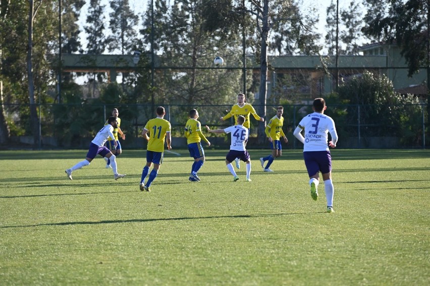 Arka Gdynia przegrała 0:1 z Sumqayıt FK z Azerbejdżanu. Żółto-niebiescy stracili bramkę już w ósmej minucie spotkania