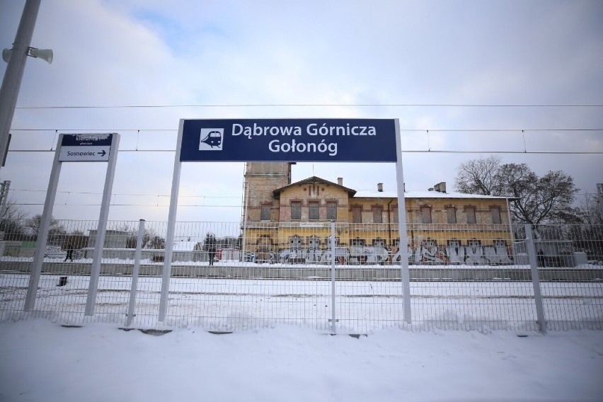 Budynek dworca PKP w Dąbrowie Górniczej - Gołonogu jest...