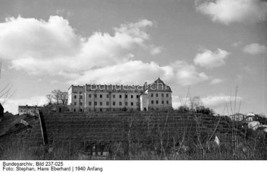 Collegium Gostomianum i Sandomierz w roku 1940 na zdjęciach niemieckiego żołnierza. Coś niesamowitego [ZDJĘCIA]