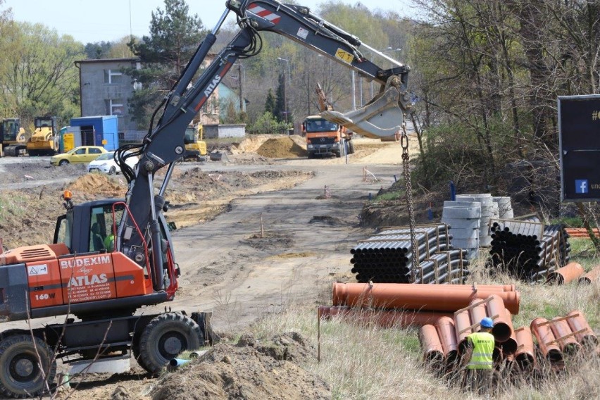 Remontują Rudzką w Rybniku mimo problemów związanych z pandemią