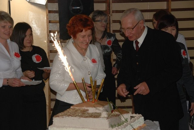 Tradycyjny tort uświetnił jubileusz 100-lecia szkoły w Kietlinie