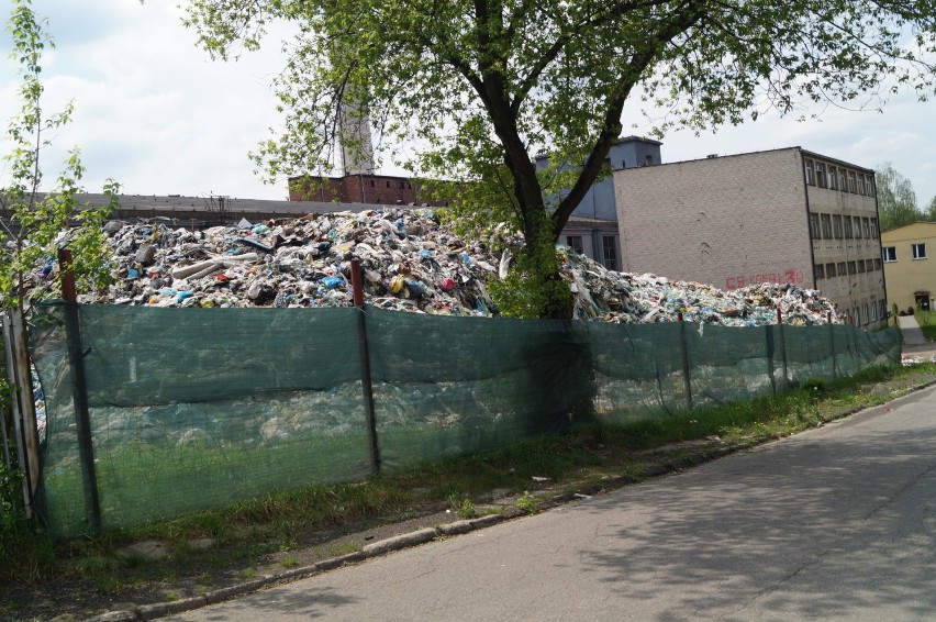 Klucze. Rośnie góra śmieci. Mieszkańcy skarżą się na smród 