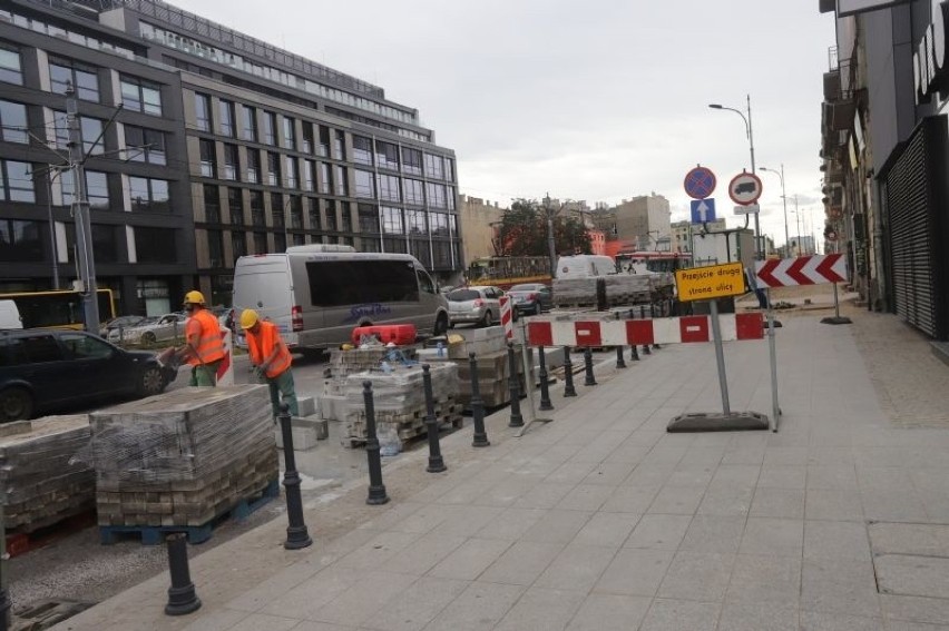 Zmiany w komunikacji w centrum Łodzi. Tak od 1 września będziemy jeździć po Łodzi. Otwarcia i zamknięcia ulic [ZDJĘCIA]