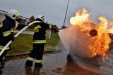 Strażackie manewry w Sieradzu 2018. Strażacy-ochotnicy pod okiem funkcjonariuszy PSP ćwiczyli się na wypadek pożarów (zdjęcia)