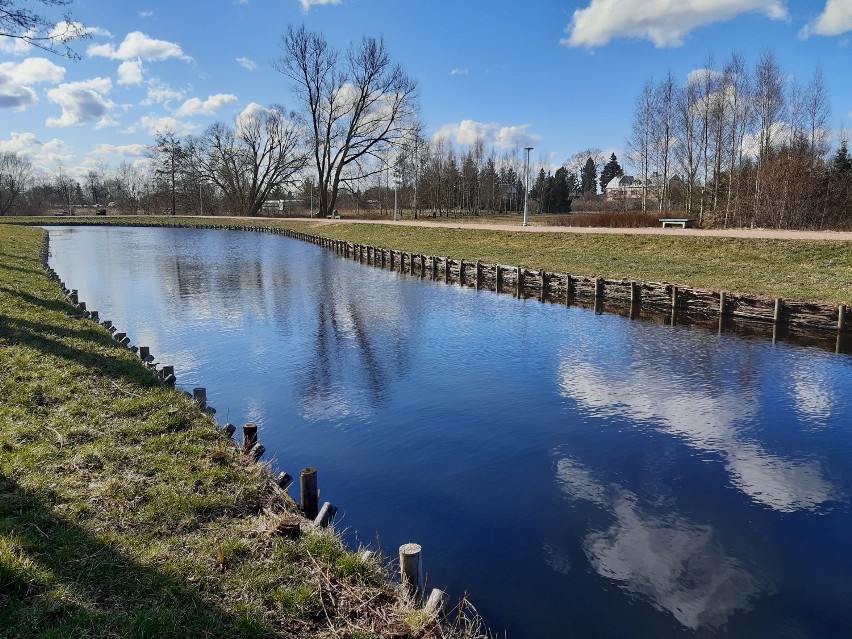 Bulwary nad Czarną Hańczą w Suwałkach. Prace budowlane dobiegają końca 22.03.2020 [Zdjęcia]