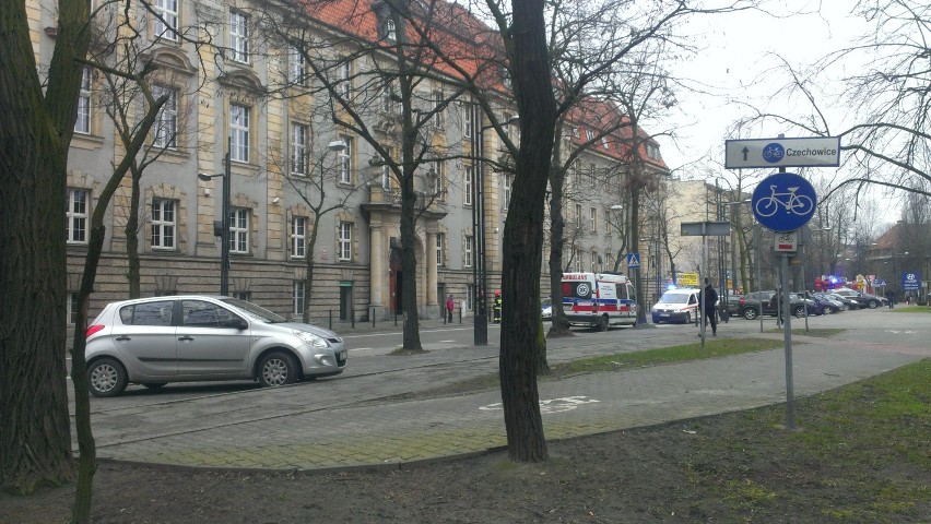 Bomba w sądzie w Gliwicach 10.03.2016. Czynności policyjne trwają