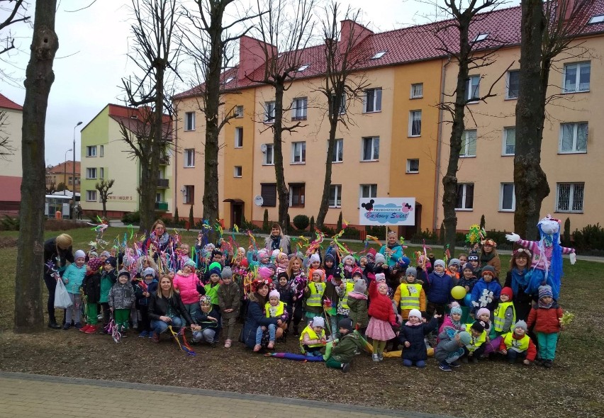 Wiosenny pochód ulicami Witkowa