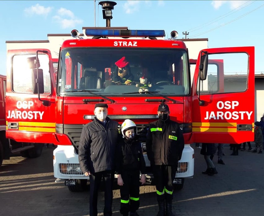 Strażacy z OSP Jarosty otrzymali nowy wóz bojowy