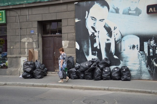 Trzy lata temu, po konflikcie gminy z Empolem, śmieci zalegały na ulicach Wadowic. Czy to się teraz powtórzy?