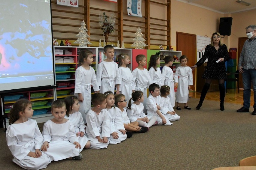 Kieleckie przedszkolaki śpiewająco podziękowały naszym medykom [WIDEO, ZDJĘCIA]