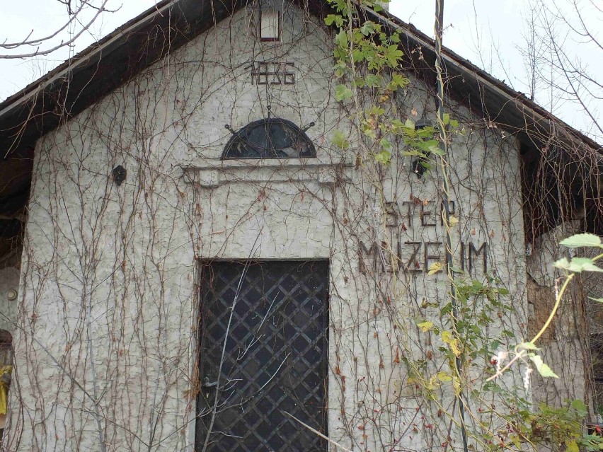 Najstarszy, zabytkowy budynek mieszkalny Starachowic popada w ruinę. Dlaczego? Zobaczcie zdjęcia