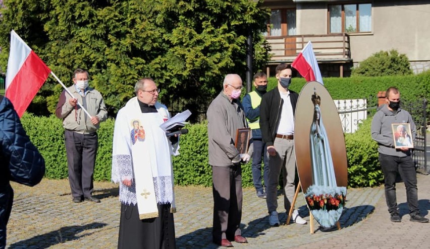 Męski Różaniec w parafii NMP w Oleśnicy (FOTO)