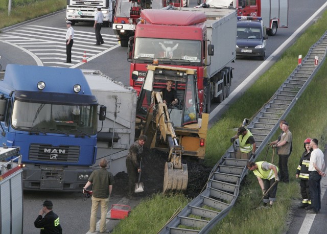 Najnowszy raport NIK o stanie bezpieczeństwa na polskich drogach nie pozostawia złudzeń. Jest źle. Dane zebrane przez NIK można zobaczyć na kolejnych planszach.

Zobacz kolejne zdjęcia. Przesuwaj zdjęcia w prawo - naciśnij strzałkę lub przycisk NASTĘPNE