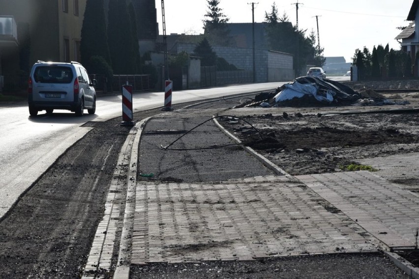 Budowa nowego chodnika przy drodze powiatowej w Nacławiu