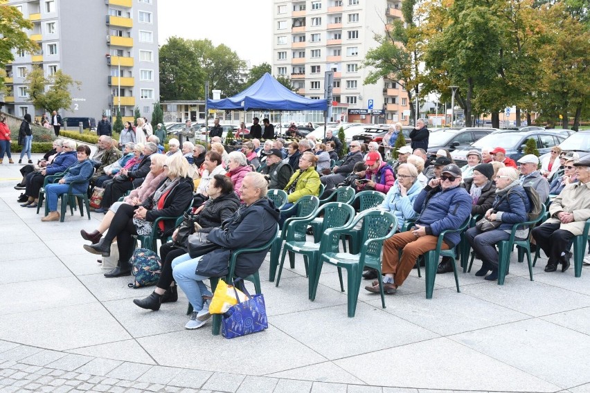 "Po Lecie" przed Wojewódzkim Domem Kultury w Kielcach. Koncert góralski i kiermasz pyszności