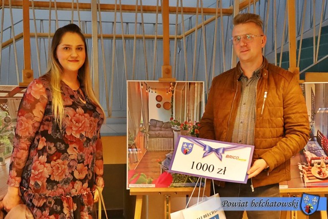 Wręczono nagrody dla laureatów konkursu  "Najpiękniejszy taras, balkon i przestrzeń osiedlową powiatu bełchatowskiego”