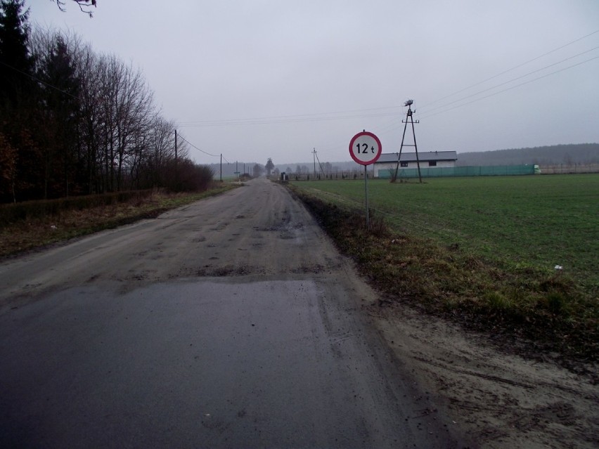 Gruntowa droga powiatowa 2713P z Nowego Dworu do Łomnicy - 13 lutego 2019