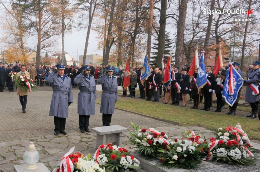 Święto 11 listopada w Lublińcu. Władze i mieszkańcy złożyli hołd na cmentarzu wojskowym