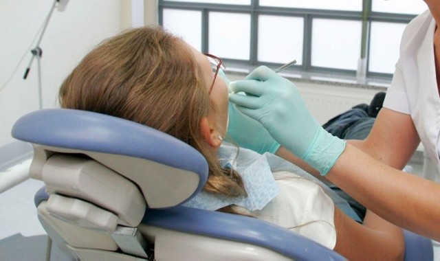 Kliknij  w kolejne zdjęcie i sprawdź, których dentystów w Żywcu polecają pacjenci >>>
