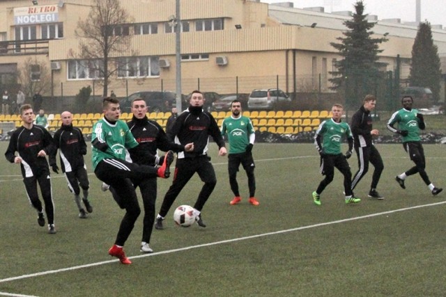 Piłkarz z Wigier Suwałki  trenuje w Bełchatowie