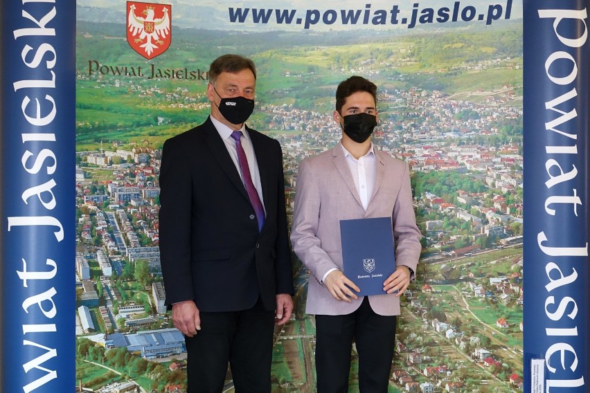 Zarząd Powiatu w Jaśle nagrodził sportowców [ZDJĘCIA]