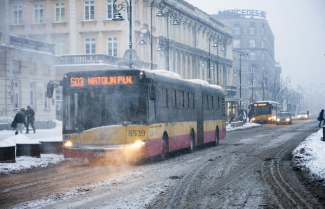 Brudne autobusy w Warszawie. Czy ZTM zamierza je myć?