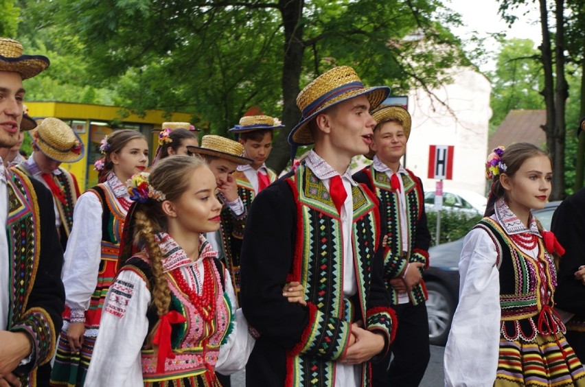 Zamość Eurofolk 2019. Pochód przeszedł ulicami miasta