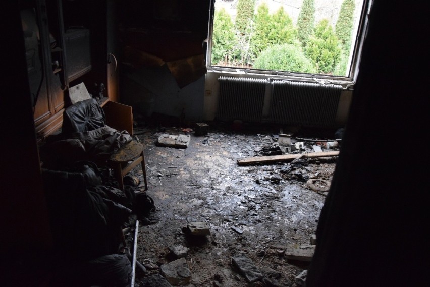 Tragedia w Kalsku. W domu jednorodzinnym wybuchła butla z gazem. Zginęła jedna osoba [ZDJĘCIA, WIDEO]