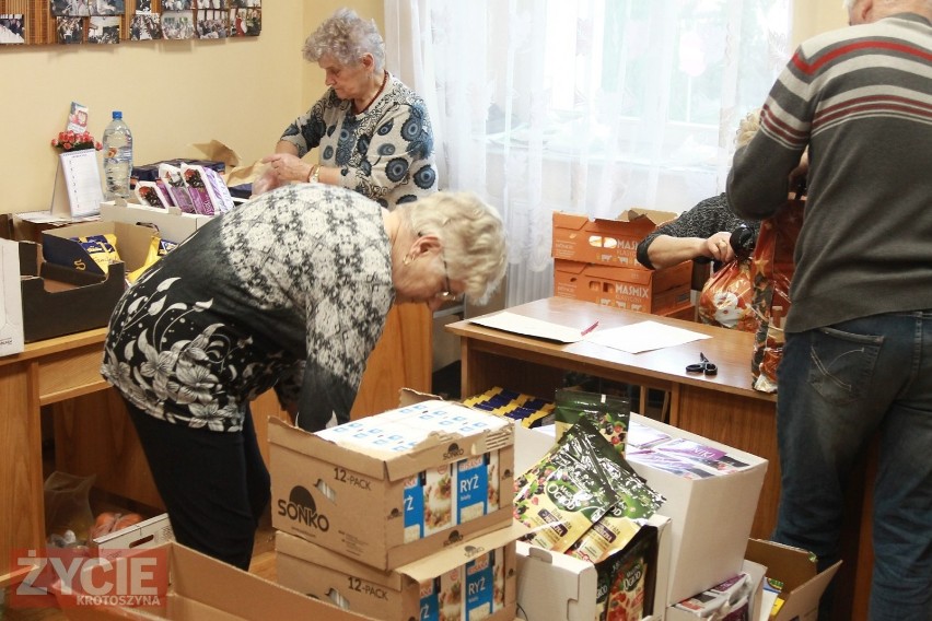 Zdunowscy seniorzy już po raz 30. przygotowali paczki dla chorych [ZDJĘCIA + FILM]                        