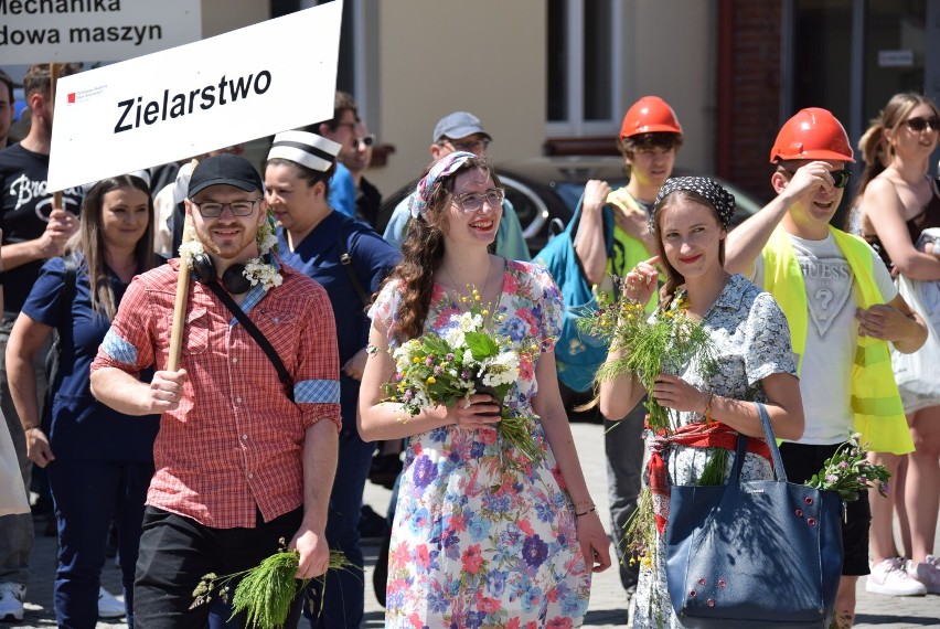 Studenci PANS przejęli klucze do bram miasta. Tak bawią się na Krośnieńskich Juwenaliach [ZDJĘCIA]