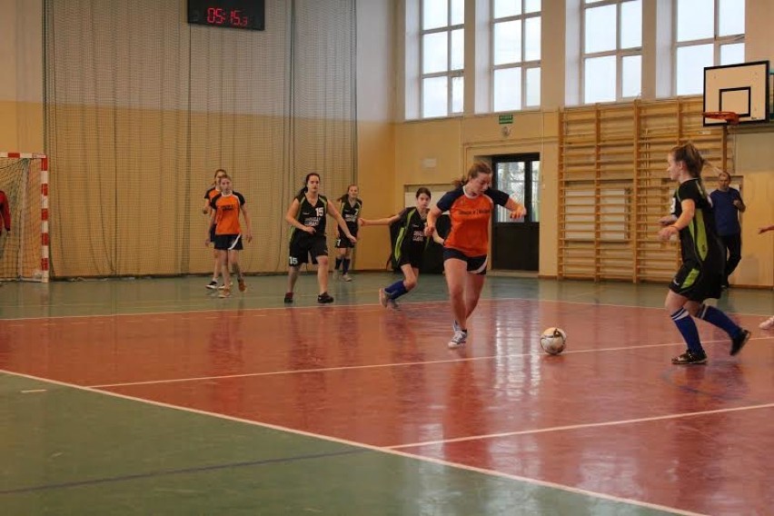 VII Mikołajkowy Turniej Piłki Nożnej Dziewcząt dla ZS nr 2 w Aleksandrowie Kujawskim