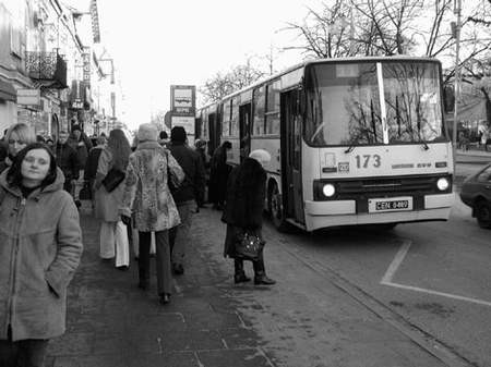 Jeszcze przez pół roku miejski przewoźnik nie musi obawiać się konkurencji.