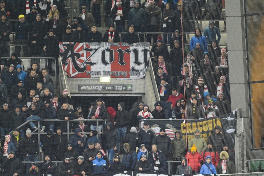 Kibice Cracovii na stadionie Legii Warszawa